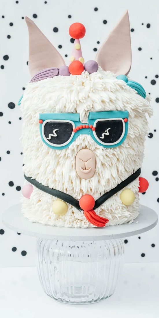 benitas llama cake